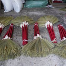 Chổi đốt Nhất Tuấn